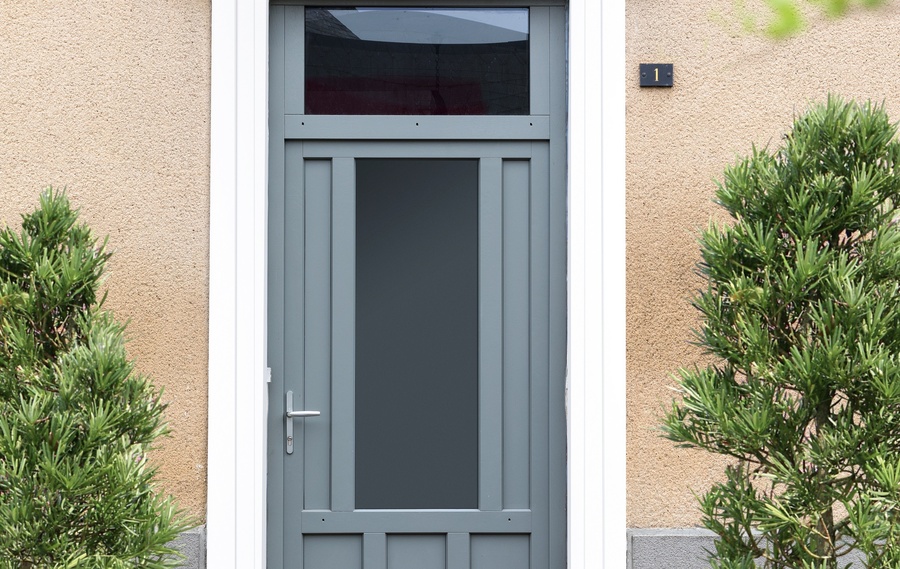Notre gamme de porte d'entrée en BOIS CLASSIQUE et CREATIVE CONTEMPORAINE à ST ETIENNE DE FONTBELLON