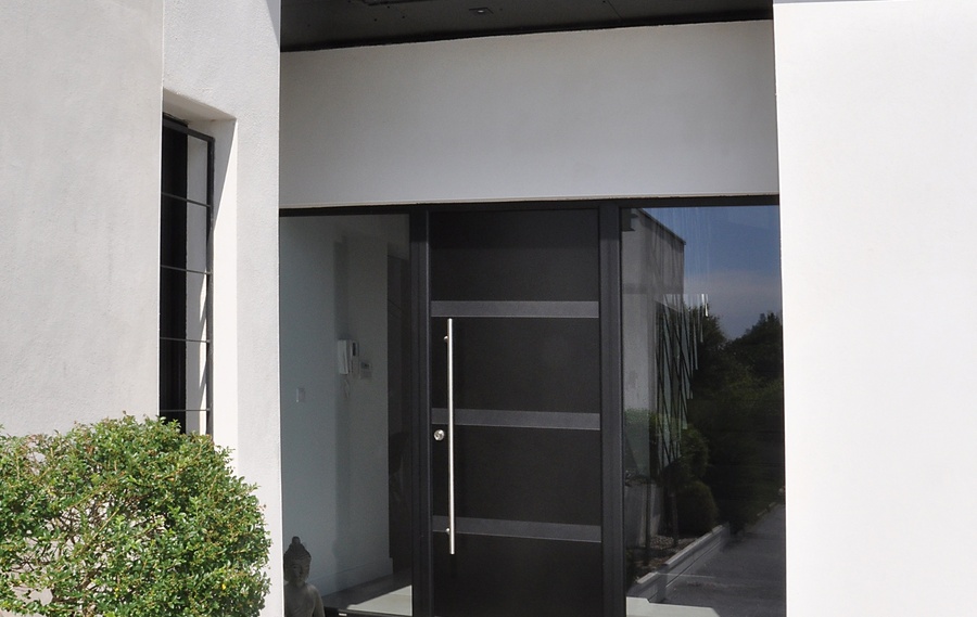 Notre gamme de portes d'entrée en ALU CLASSIQUE et CONTEMPORAINE à Aubenas